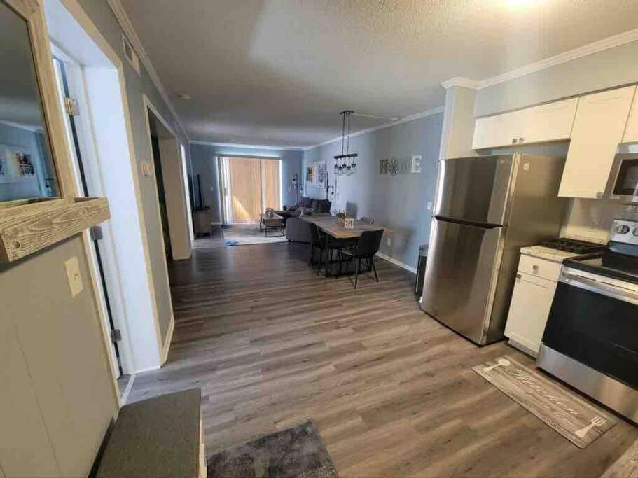 2022 Renovated 2-Bdrm Cozy, Lovely Condo W/Parking! Hilton Head Island Exterior photo