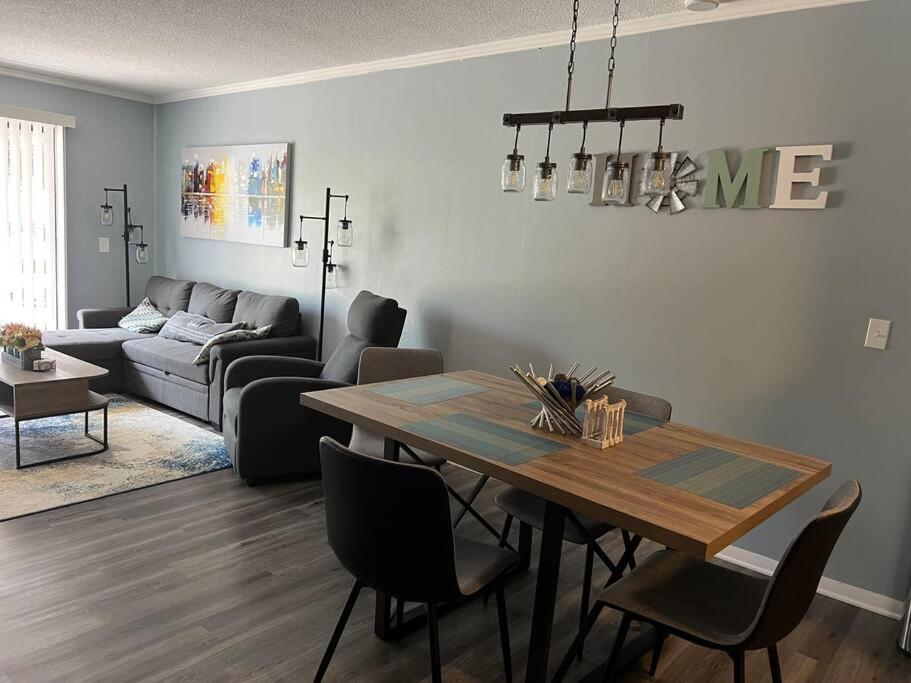 2022 Renovated 2-Bdrm Cozy, Lovely Condo W/Parking! Hilton Head Island Exterior photo