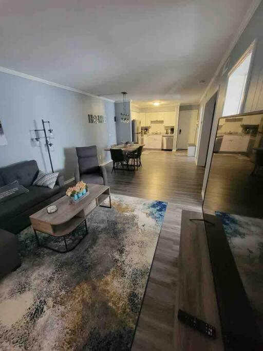 2022 Renovated 2-Bdrm Cozy, Lovely Condo W/Parking! Hilton Head Island Exterior photo